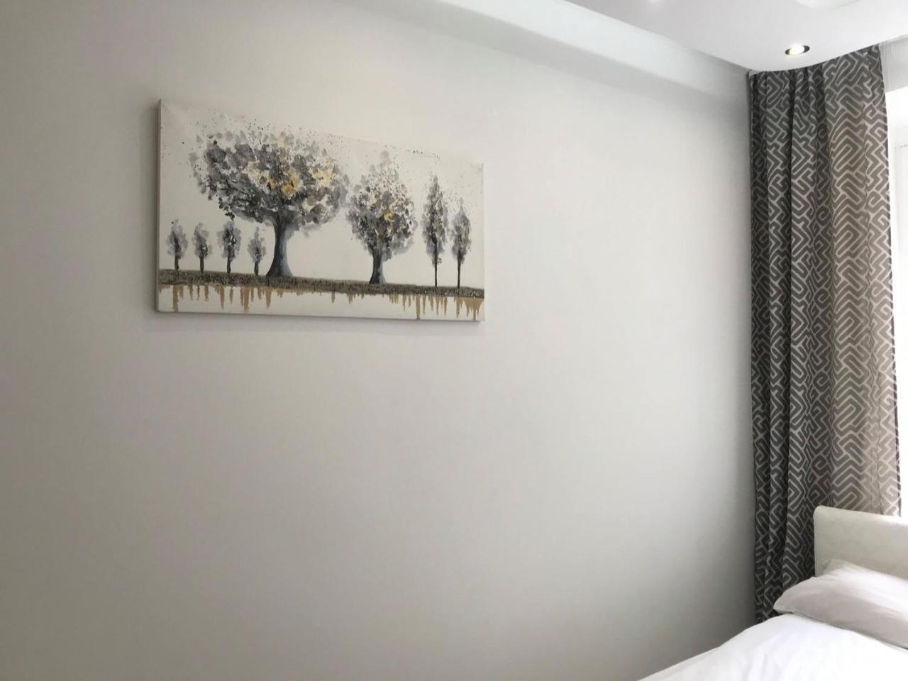 Modern Apartment ลวีฟ ภายนอก รูปภาพ