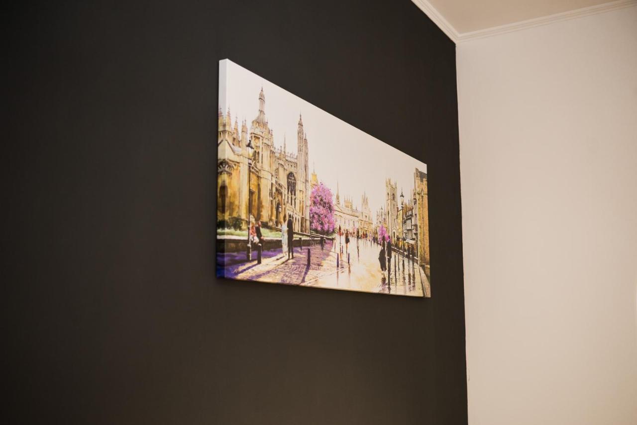 Modern Apartment ลวีฟ ภายนอก รูปภาพ
